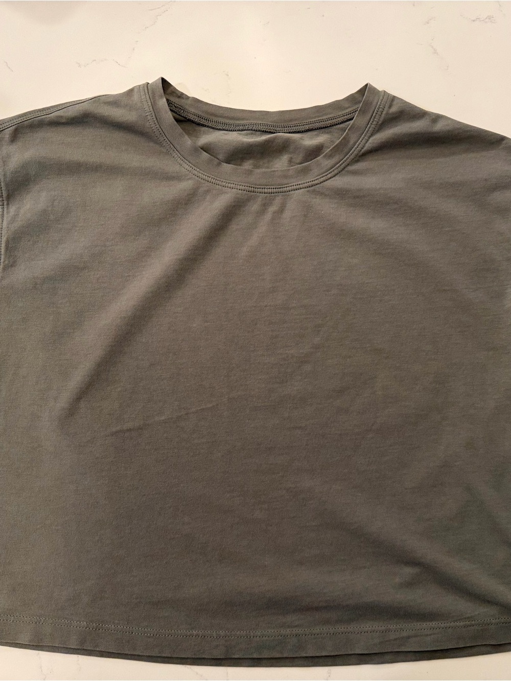 Lululemon crop T-Shirt in Olive Green best fit size 6